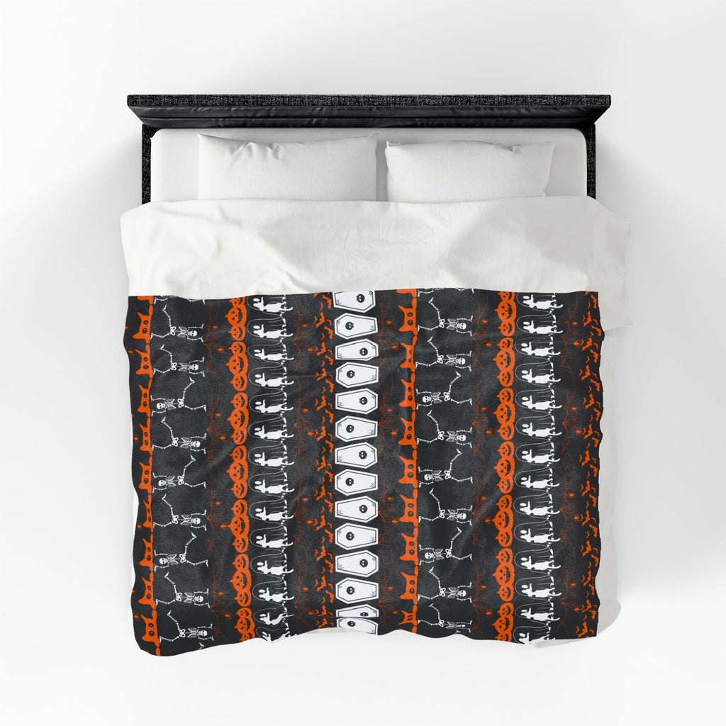 Halloween Pattern Velveteen Plush Blanket — Spooky Season Throw Blanket